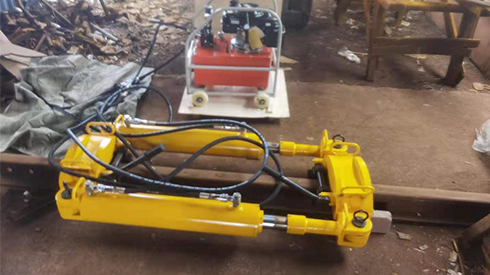 Rail Track Stretcher